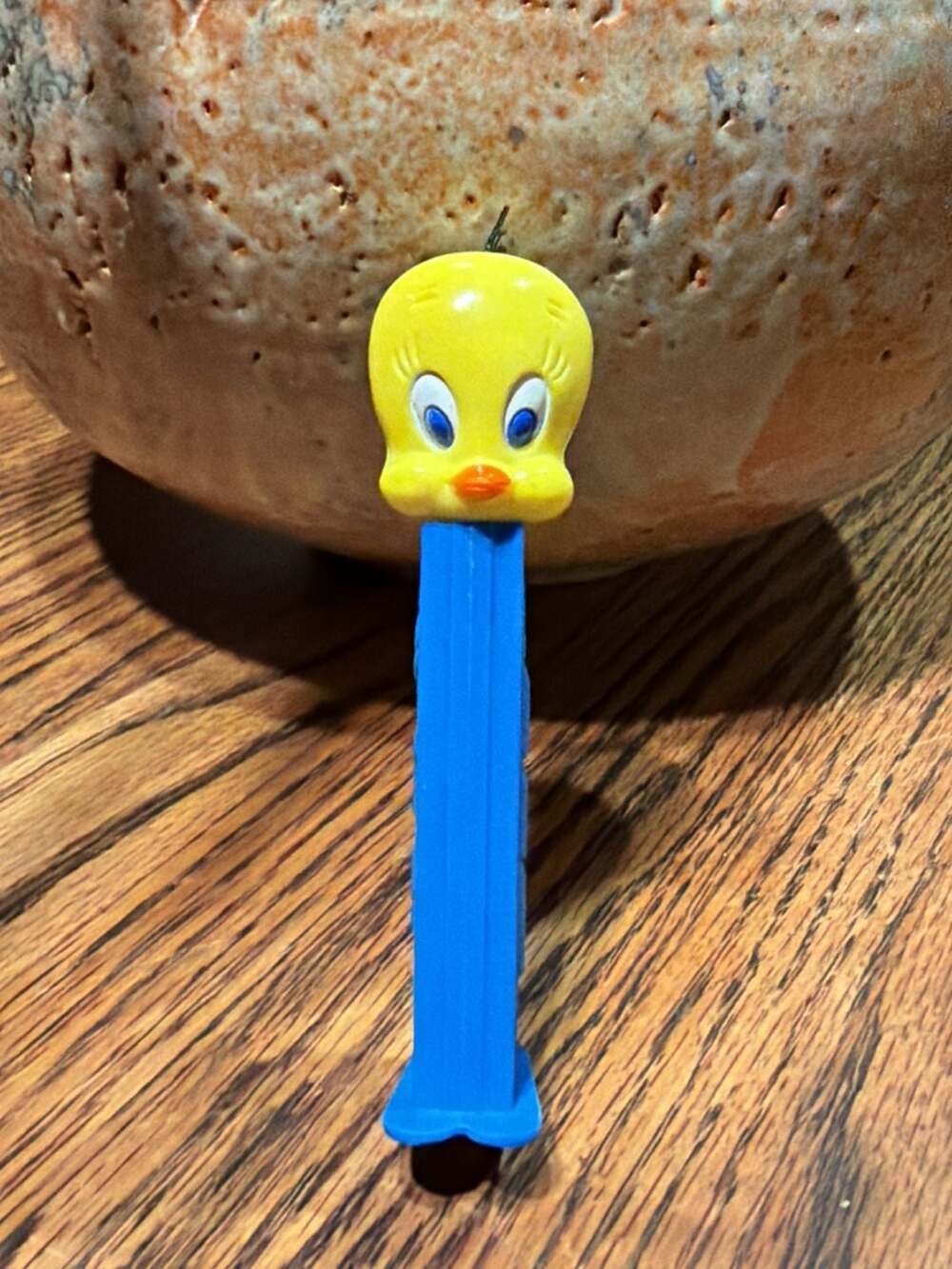 Vintage 1980 Warner Bros Tweety Bird PEZ Dispenser with Blue Stem